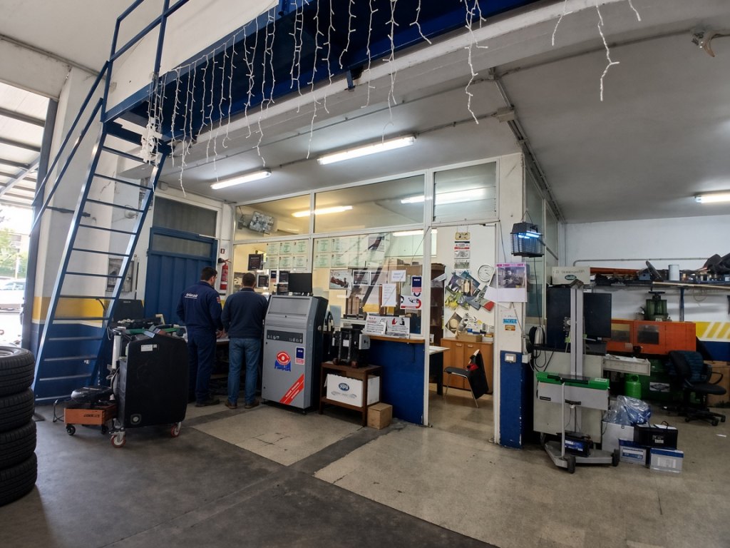 Banco diagnosi e ufficio tecnico Autofficina Orciari a Roma Est