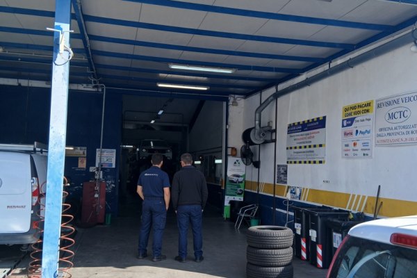 Ingresso officina autorizzata revisione veicoli MCTC a Roma Est