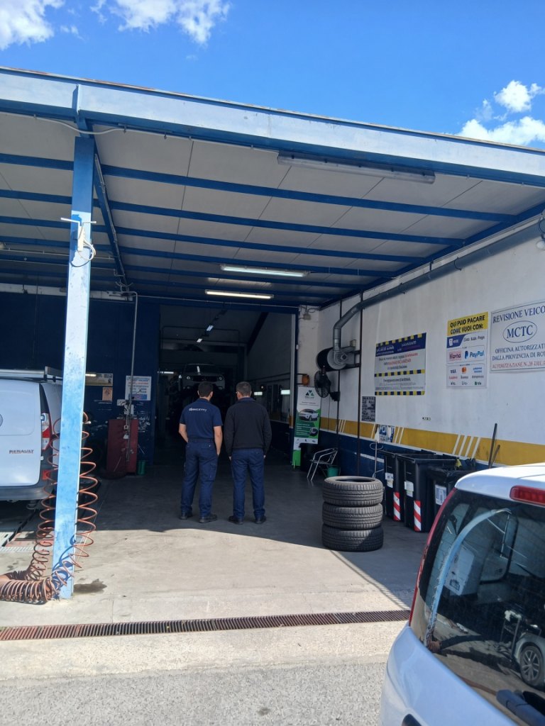 Ingresso officina autorizzata revisione veicoli MCTC a Roma Est