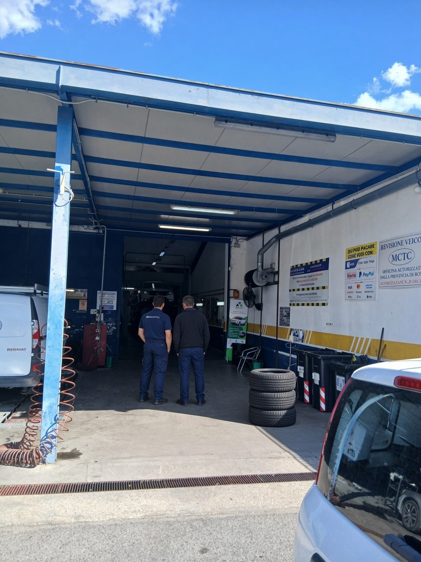 Ingresso officina autorizzata revisione veicoli MCTC a Roma Est